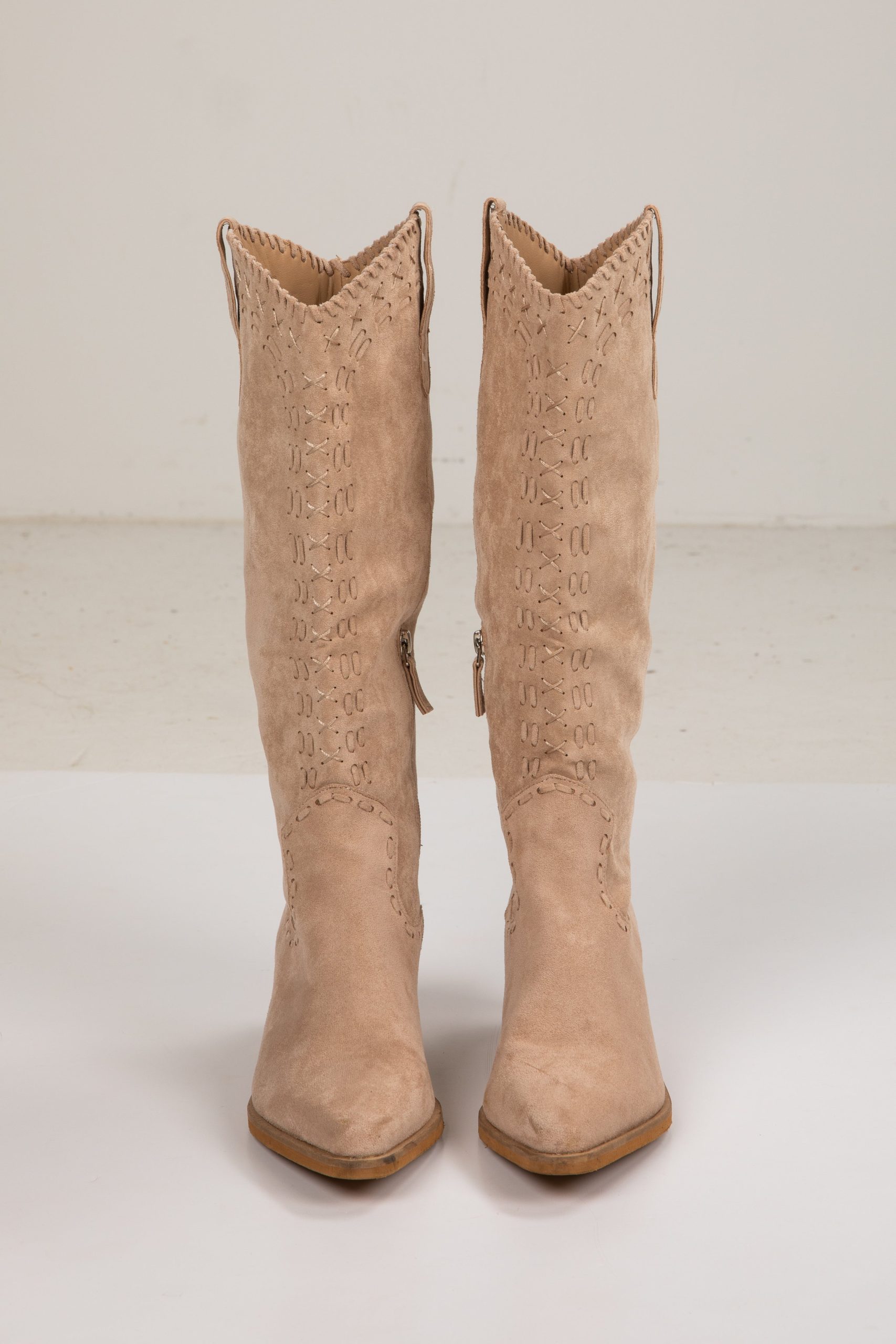 shopdressup_beige_western_boots-4_3e981252-dd7e-42df-b36d-24ea92b3e7e2.jpg