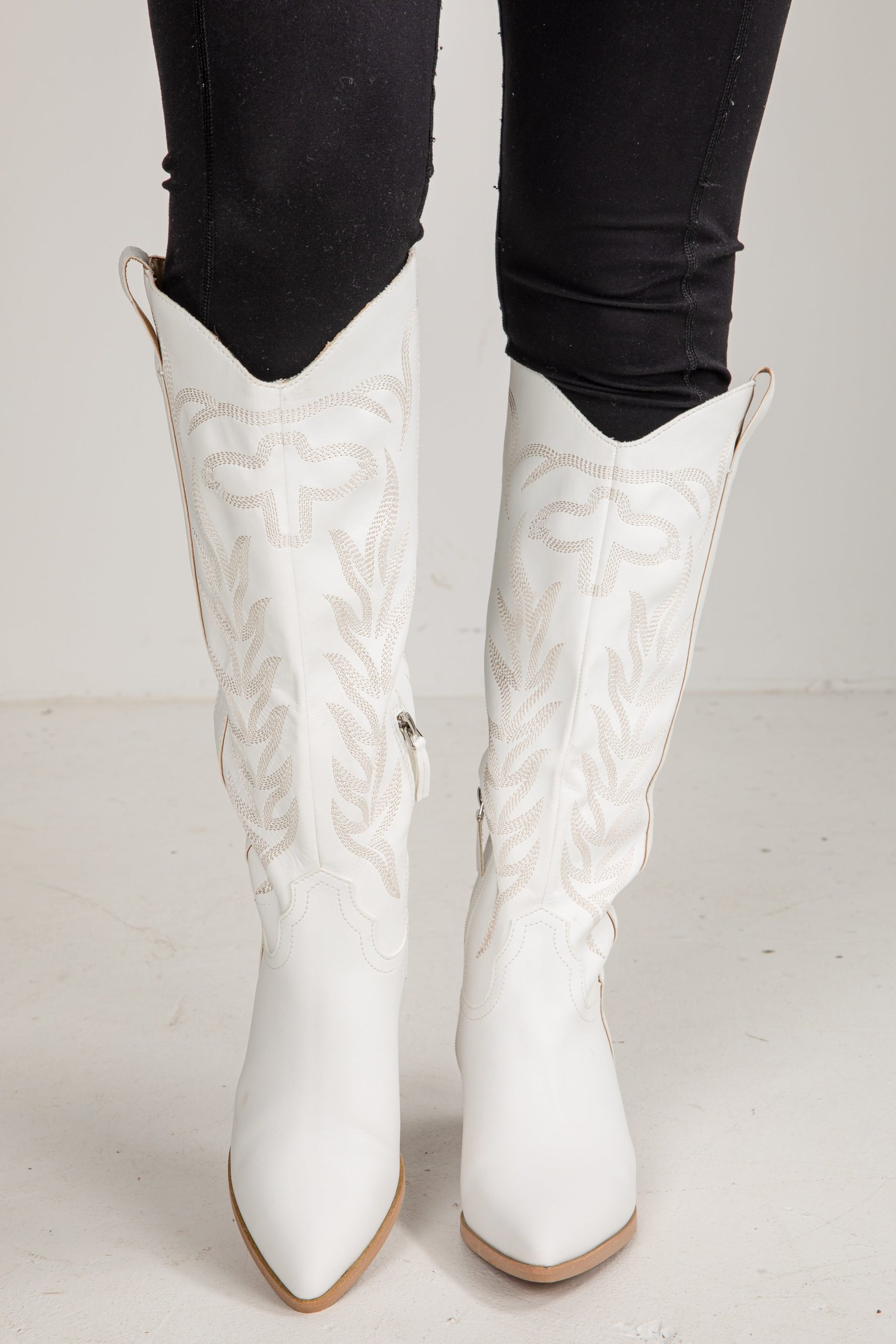 shopdressup_white_western_boots-2_aaabc991-707e-4080-8191-47268ee61842.jpg