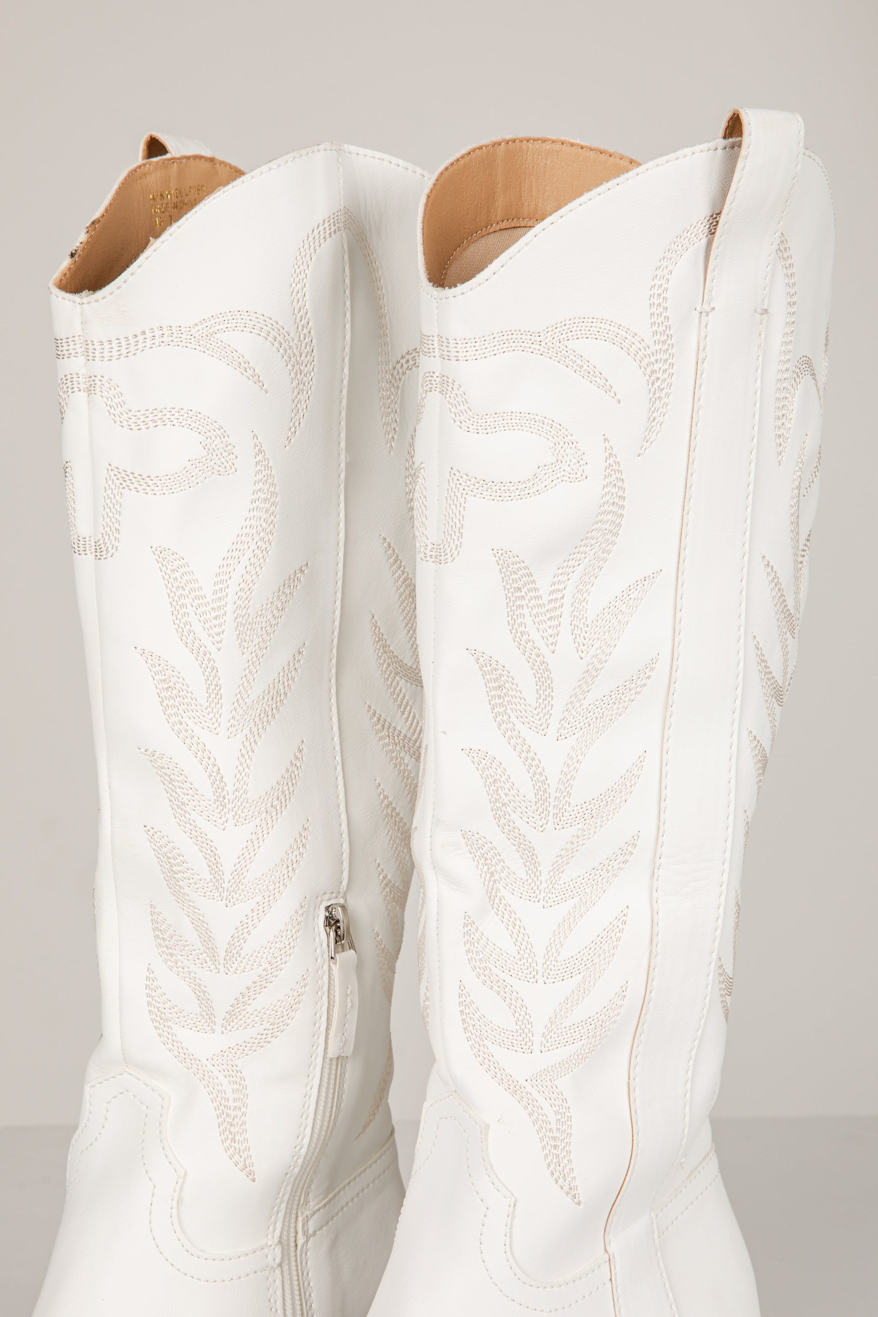 shopdressup_white_western_boots-7_4adad4a2-b54d-4394-b44f-f6fd61b5ec8b.jpg