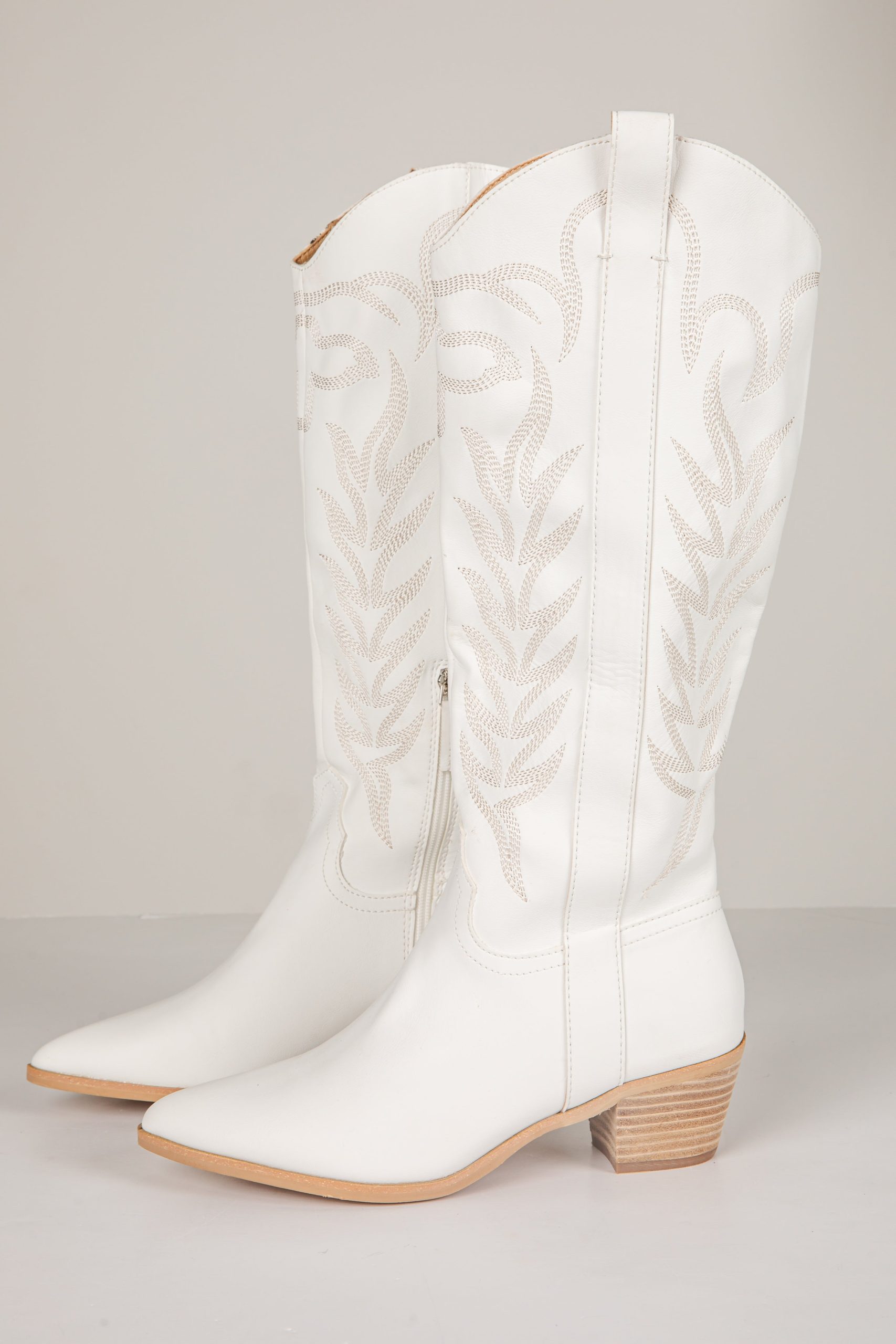 shopdressup_white_western_boots-8_52eb22da-933e-4b2c-9d9e-cb16507e3b96.jpg
